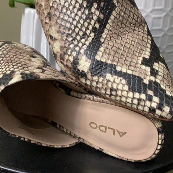 ALDO-   snake skin US-7/ UK-47.5 - Picture 2 of 4